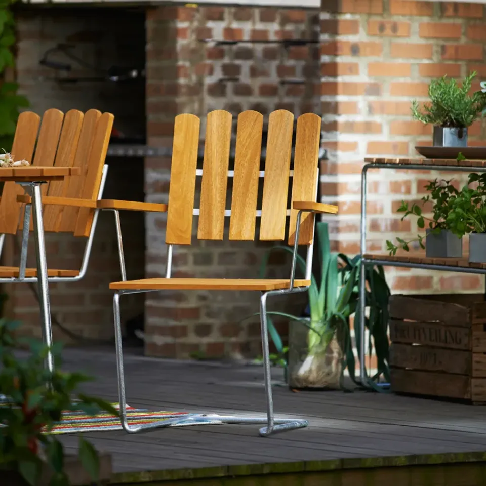 Grythyttan Stålmöbler Seating*A2 armchair, Oak oil-hot-dip galvanized stand Beige