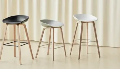 HAY Bar Stools*About a Stool AAL32 Low 2.0 bar stool lacquered oak base, Melange cream-stainless steel footrest White