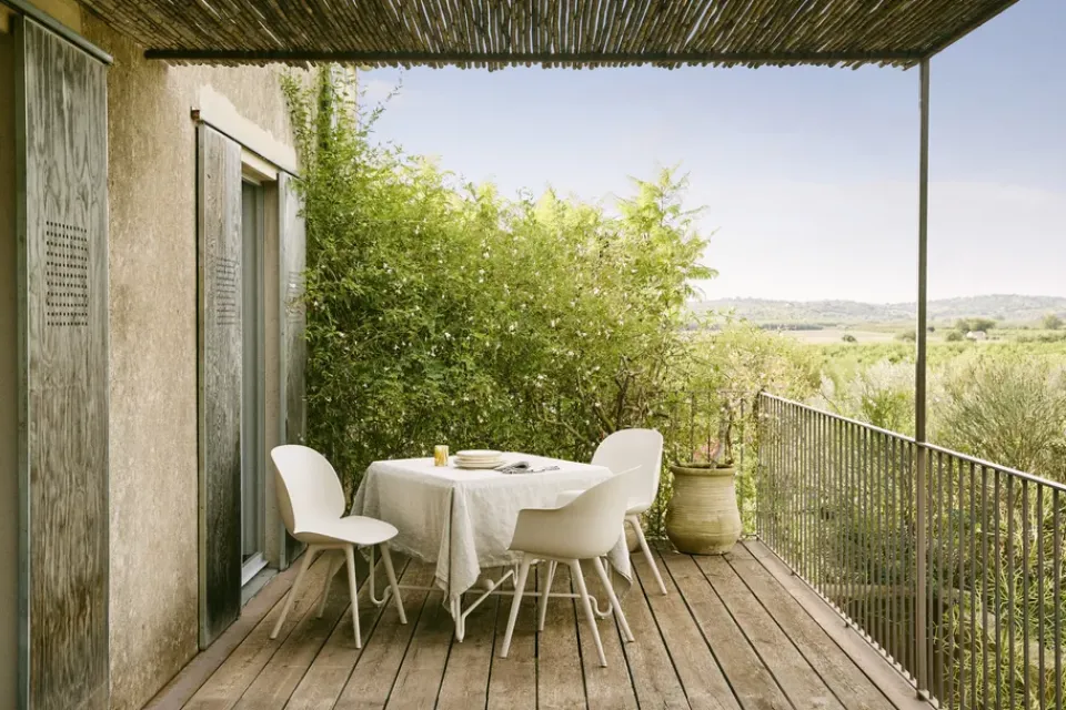 GUBI Seating|Balcony Furniture*Beetle Dining Outdoor chair, Alabaster White