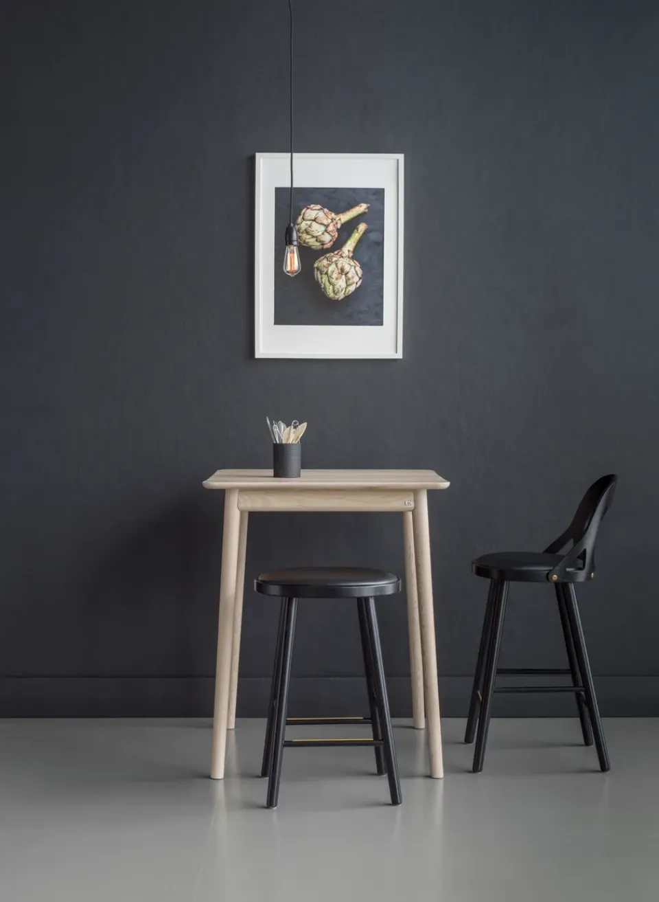 Hans K Bar Stools*Colibri bar stool 63 cm, Stained oak- pad Black