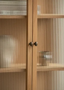 Audo Copenhagen Display & Glass Cabinets*Curiosity cabinet with glass doors 168 cm, Oak Beige