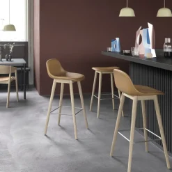 Muuto Bar Stools*Fiber barstool with backrest 65 cm, -dark brown stained legs Black