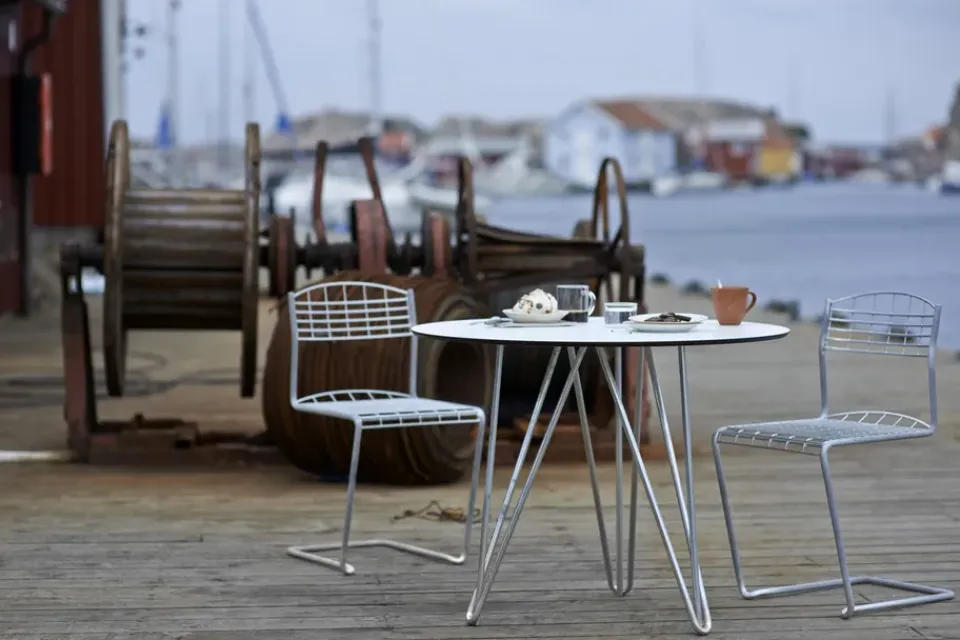 Grythyttan Stålmöbler Table For Outdoor Use*High Tech table, ø90 cm, -hot-dip galvanized stand White