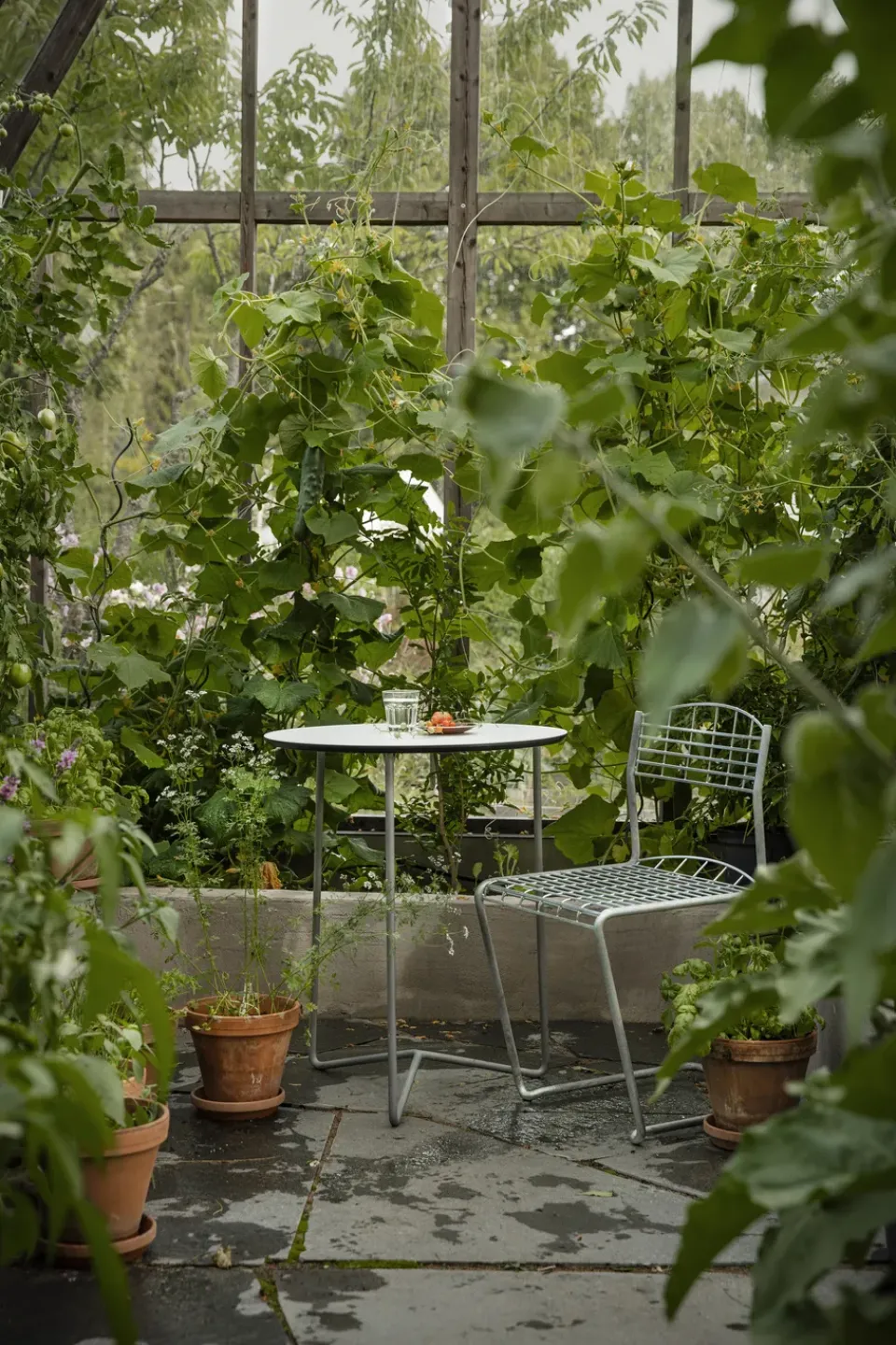 Grythyttan Stålmöbler Table For Outdoor Use*High Tech table, -hot-dip galvanized stand, Ø60 cm White