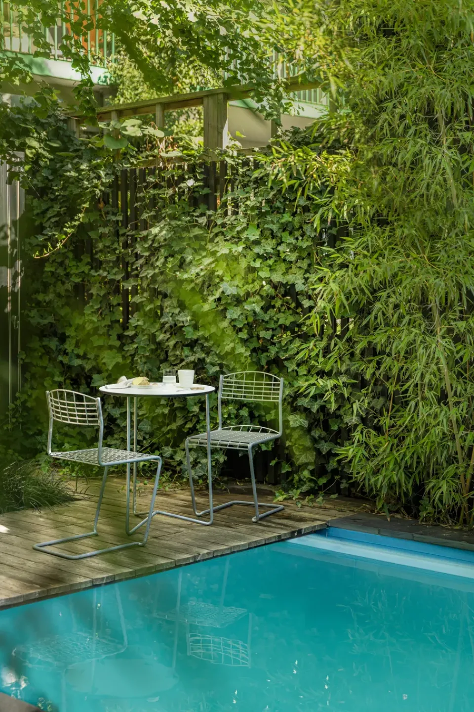 Grythyttan Stålmöbler Table For Outdoor Use*High Tech table, -hot-dip galvanized stand, Ø60 cm White
