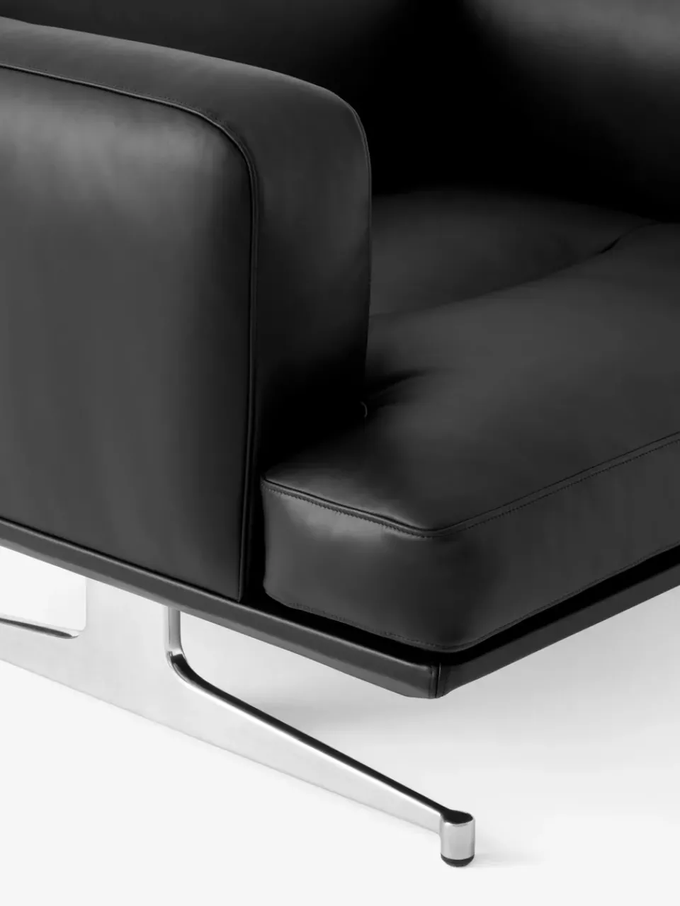 &Tradition Armchairs & Footstools*Inland AV21 armchair, Noble leather -polished aluminum Black