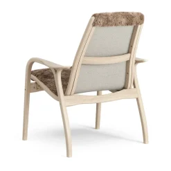 Swedese Armchairs & Footstools*Laminett arm chair white pigmented oak/sheep skin, Sahara (nougat brown) Beige