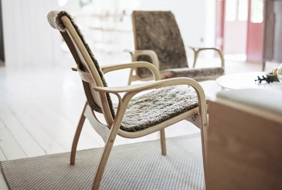Swedese Armchairs & Footstools*Laminett arm chair white pigmented oak/sheep skin, Scandinavian Grey (grey) Beige