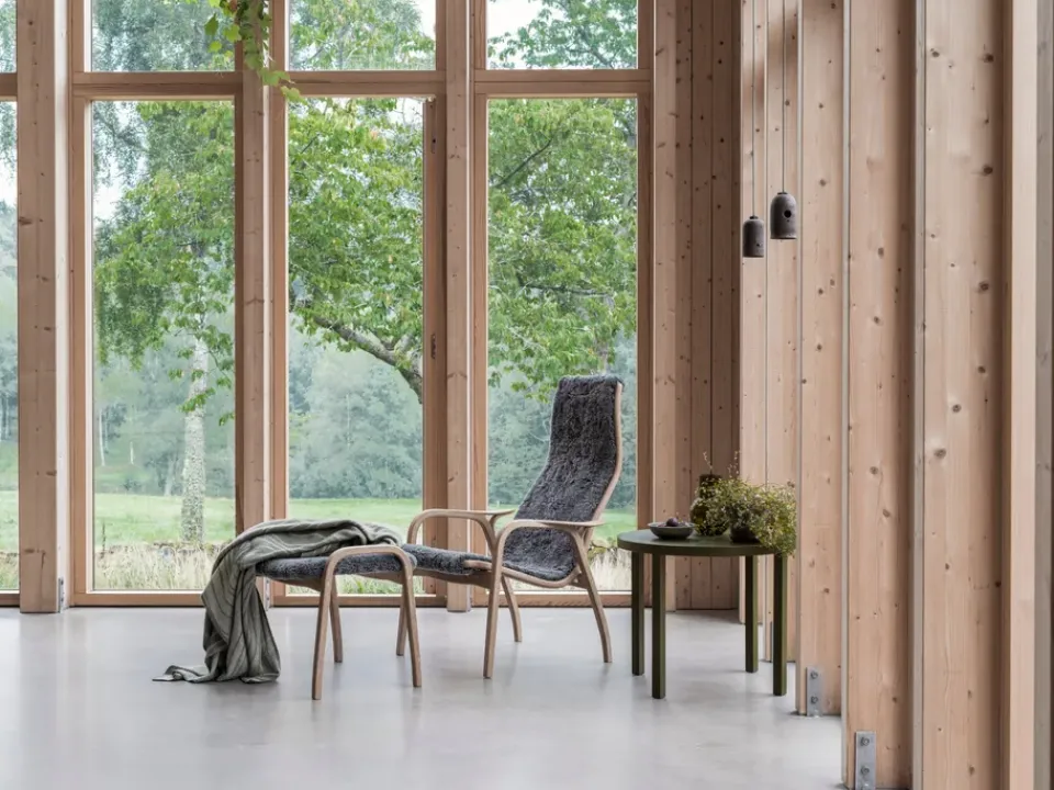 Swedese Armchairs & Footstools*Lamino armchair and footstool oiled oak/sheepskin, Sahara (nougat-) Brown