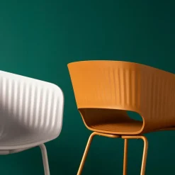 Montana Chairs*Marée 401 chair, Beetroot legs lacque metal Red