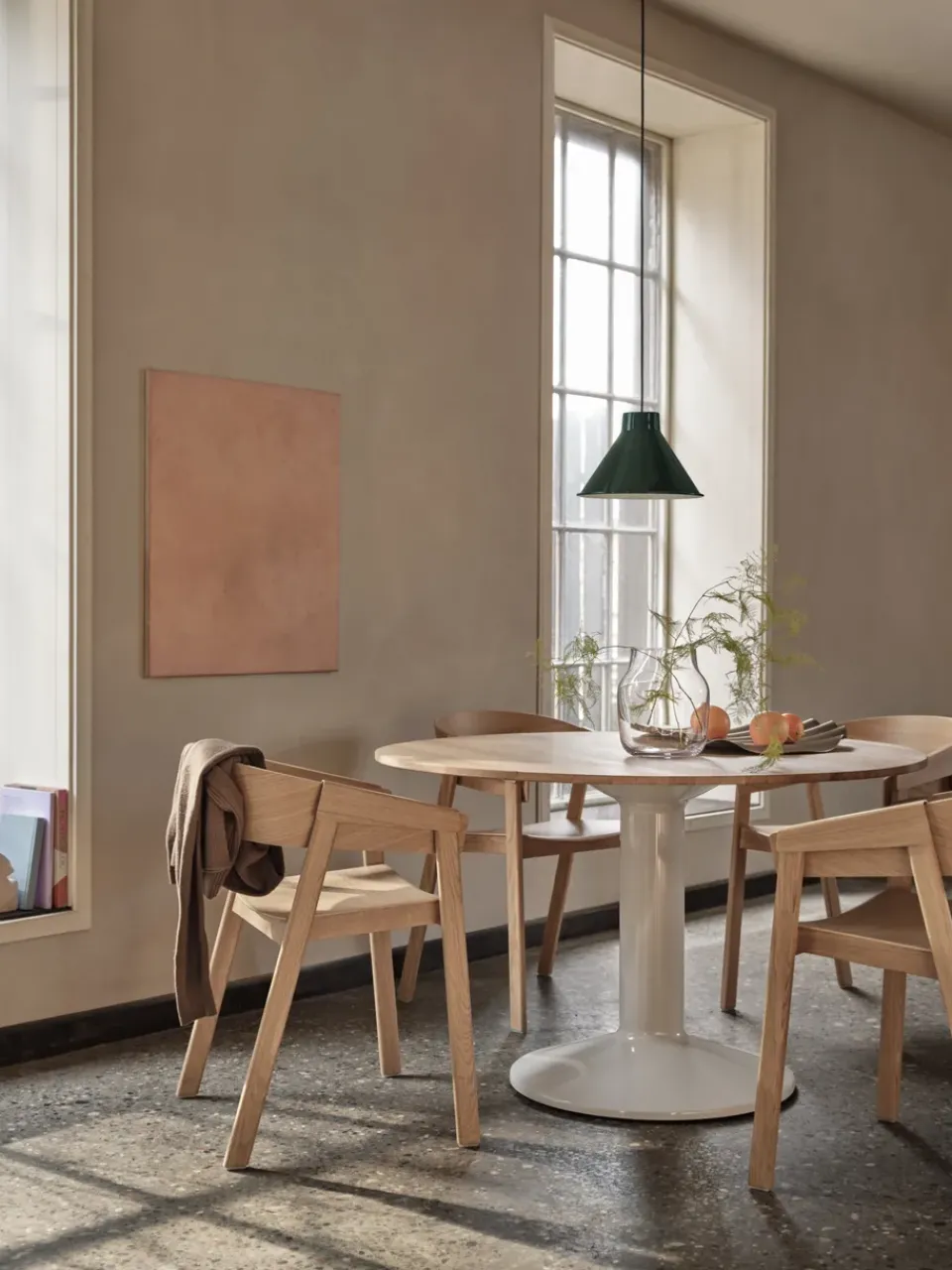 Muuto Dining Tables*Midst pedestal table, Dark oiled oak-grey, Ø120 cm BrownBlack