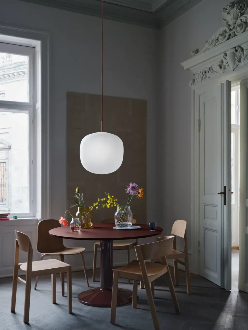 Muuto Dining Tables*Midst pedestal table, Dark oiled oak-grey, Ø120 cm BrownBlack