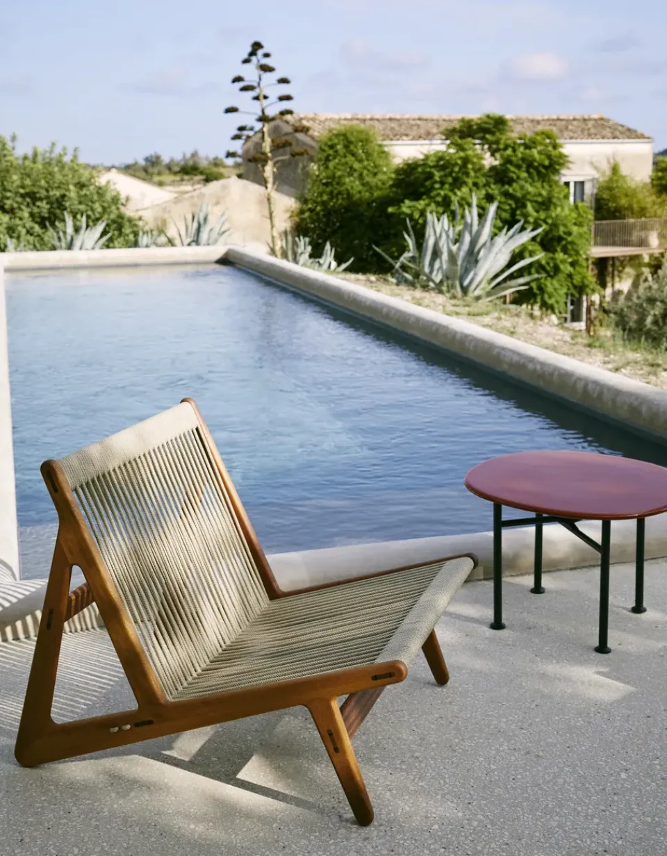 GUBI Outdoor Lounge Furniture|Armchairs & Footstools*MR01 Initial outdoor lounge chair, Oiled iroko wood Brown