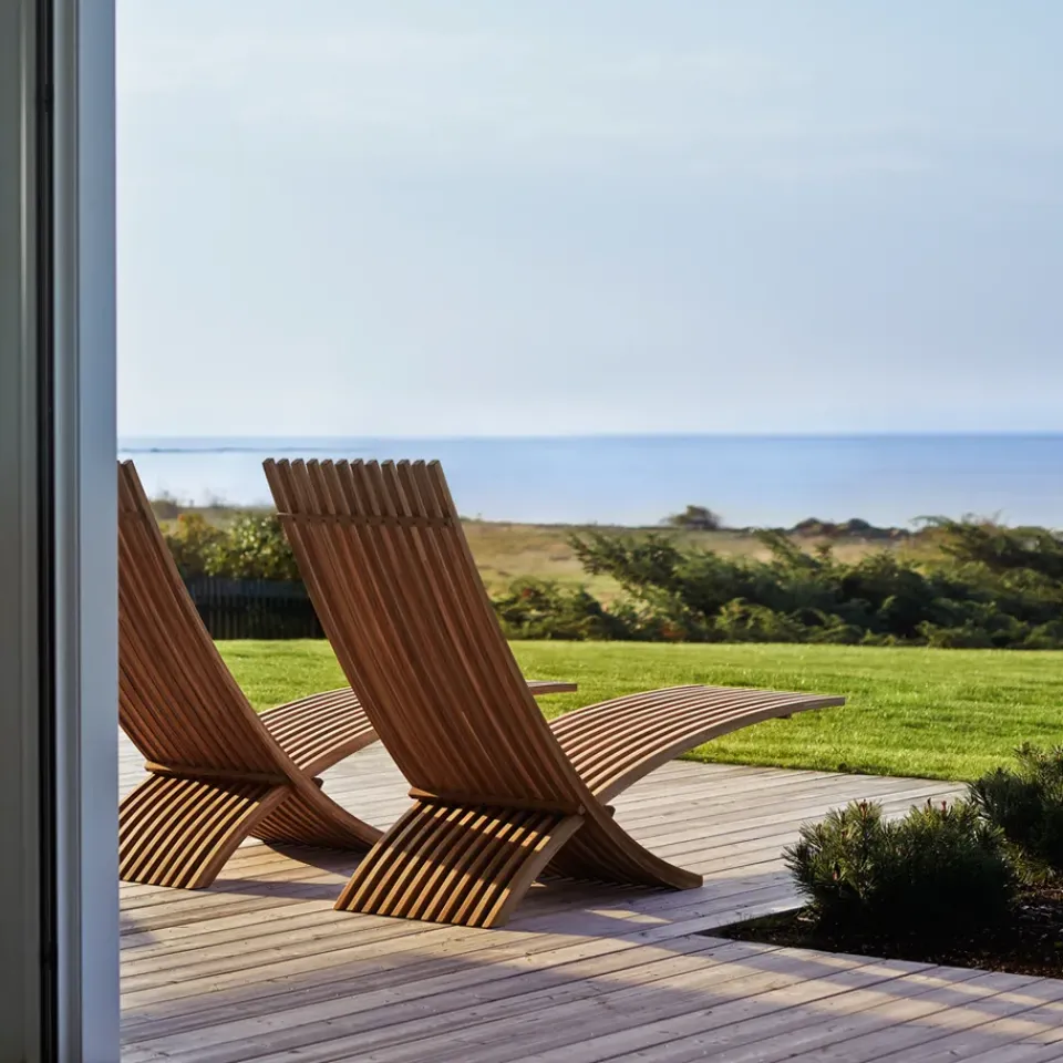 Skargaarden Seating*Nozib lounge chair, Teak, black neck rest in leather Brown