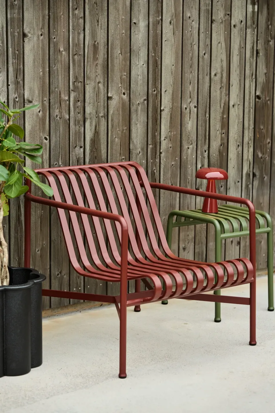 HAY Outdoor Lounge Furniture*Palissade Low lounge chair, Iron Red