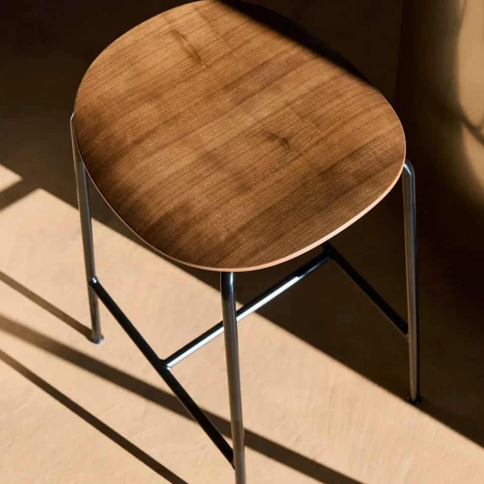 &Tradition Bar Stools*Pavilion AV38 bar stool 79 cm, Black-lacquered walnut Brown