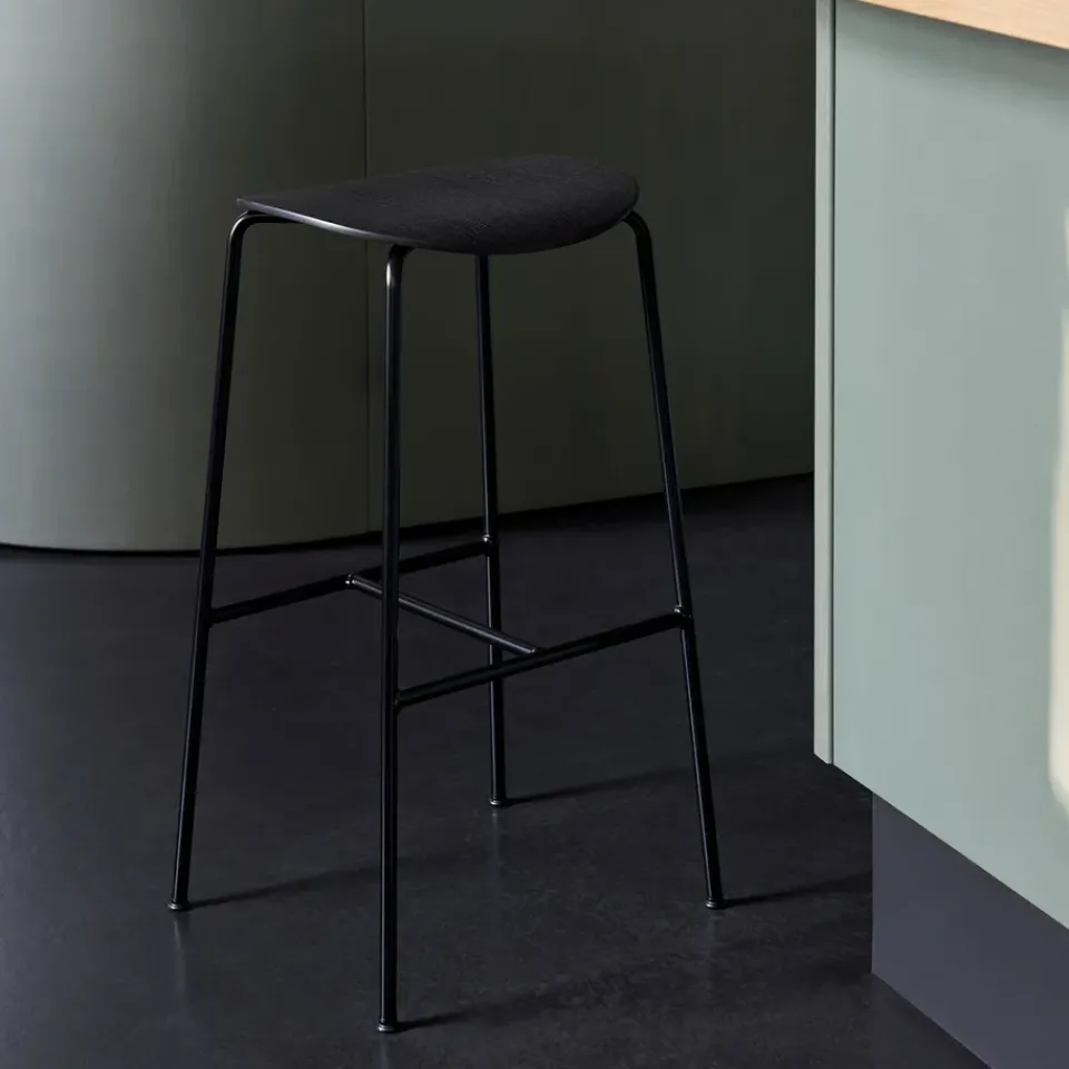 &Tradition Bar Stools*Pavilion AV37 counter stool 68 cm, - lacquered oak Black