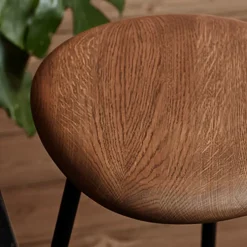 Warm Nordic Bar Stools*Pebble barstool, Smoked oak, h.65, black legs Beige