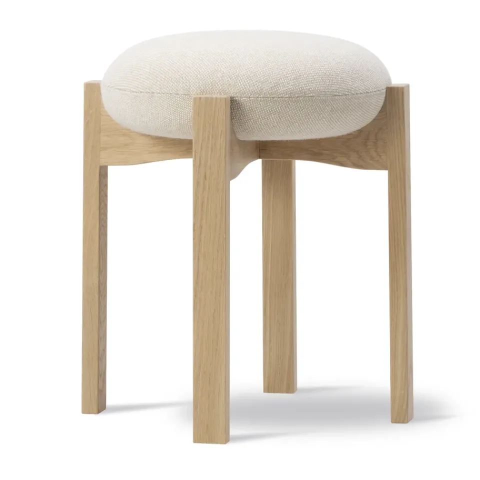 Fredericia Furniture Stools*Pioneer low stool, Hallingdal 200-lacquered oak Beige