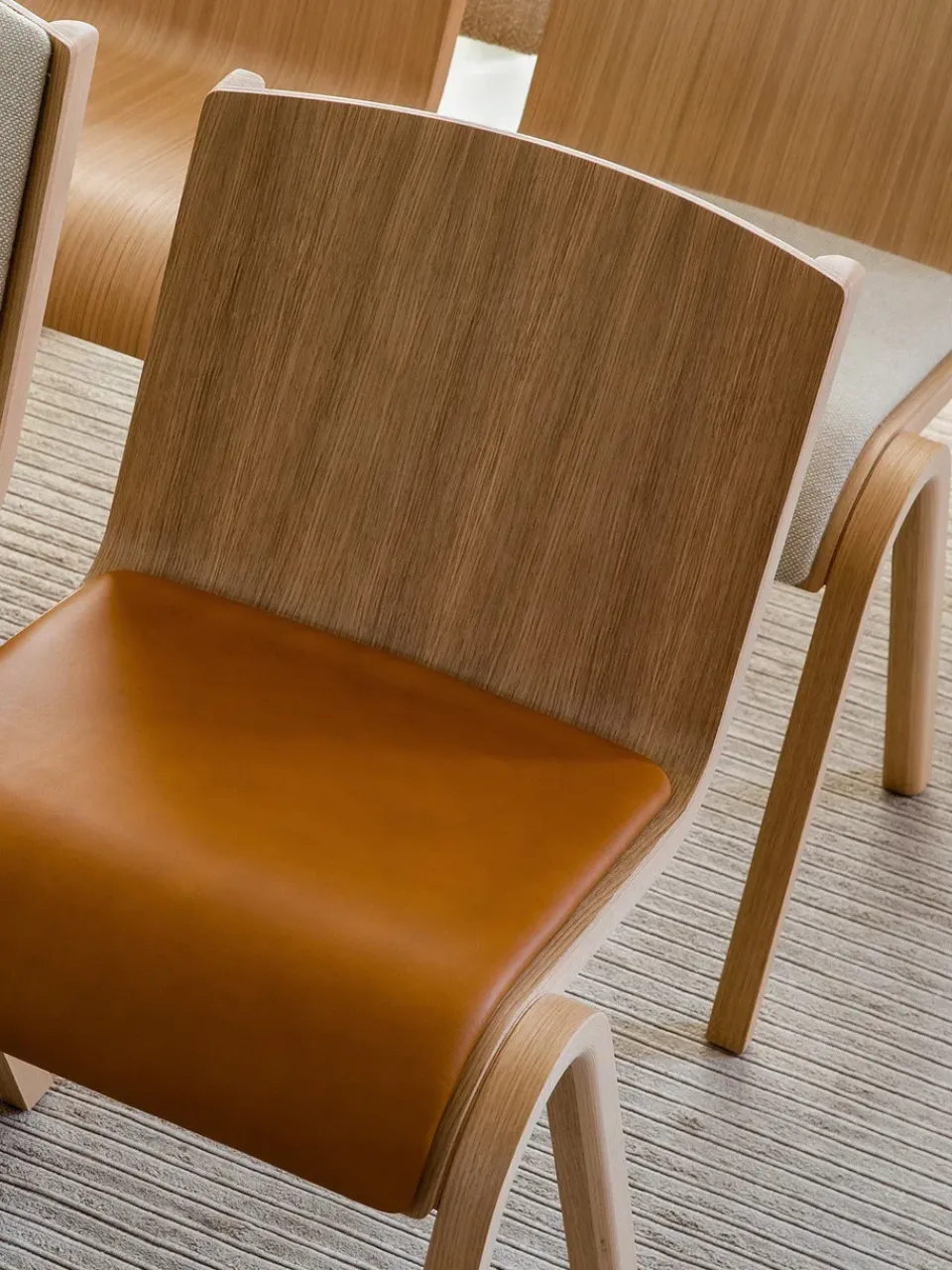Audo Copenhagen Chairs*Ready chair upholstered seat, Natural oak-Logan Jasmine White