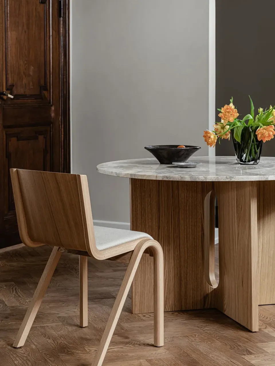 Audo Copenhagen Chairs*Ready chair upholstered seat, Red oak-Logan Jasmine White
