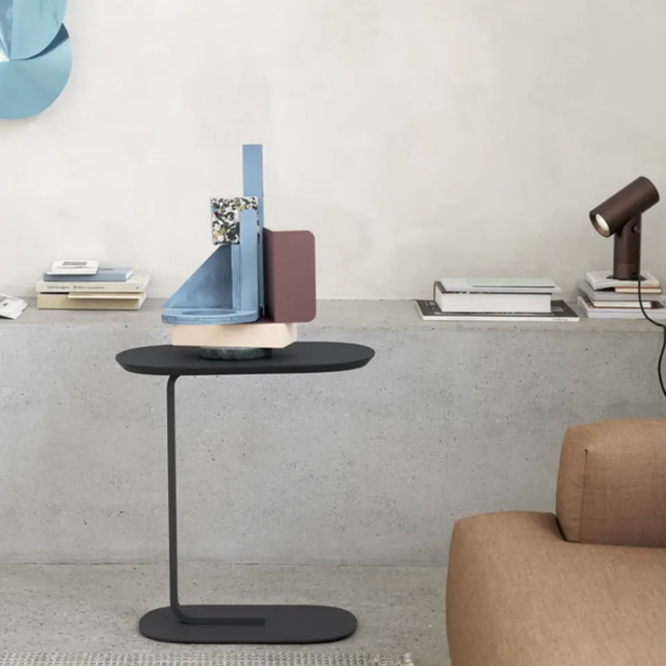 Muuto Side Tables*Relate Side table H: 73.5 cm, Oak veneer-Black Beige