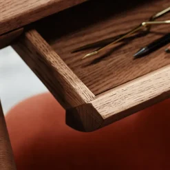 Warm Nordic Desks*Rúna desk, Smoked oak Beige