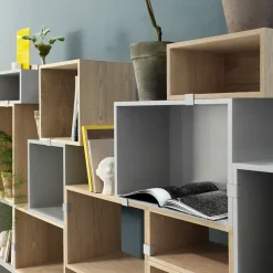 Muuto Shelves & Shelving Systems*Stacked 2.0 shelving with back plate, small, oak Brown