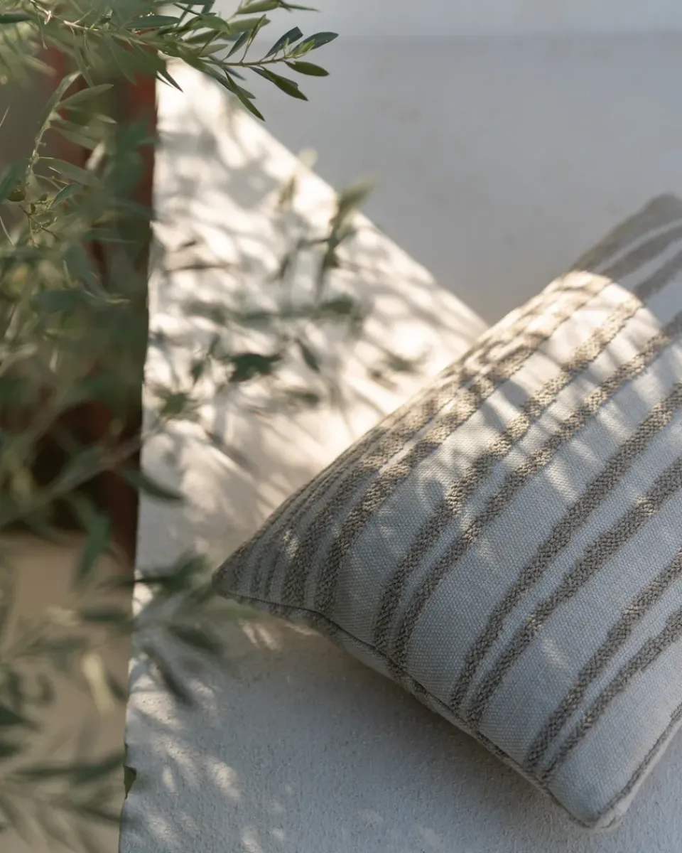 Ethnicraft Garden Details & Accessories*Stripes outdoor pillow 40x60 cm, Lumbar Beige