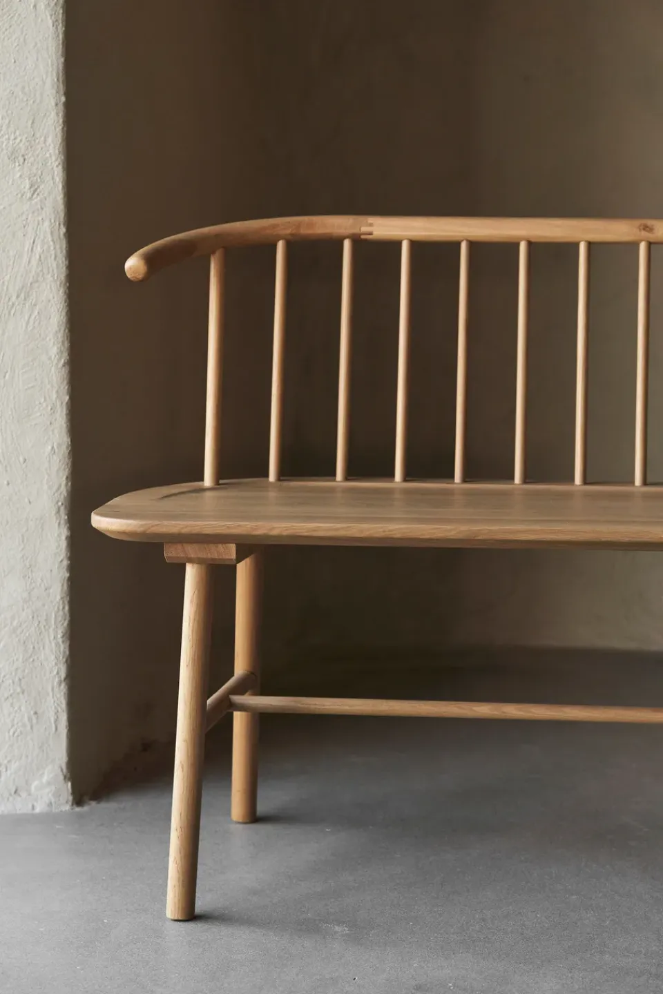 NJRD Sofas*VIOR bench with backrest, Lacquered oak Beige