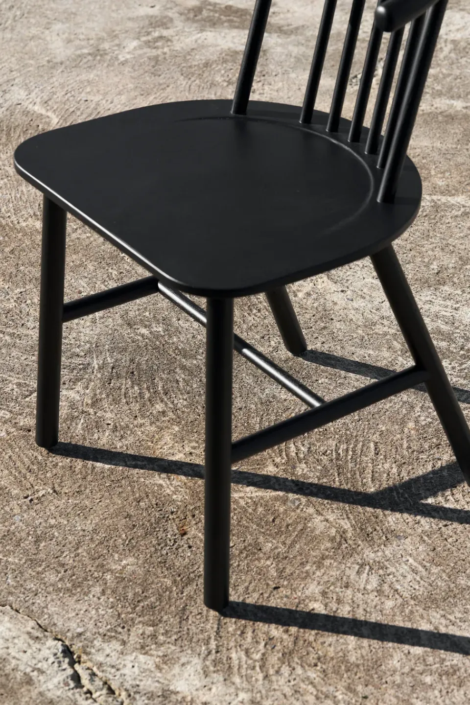 NJRD Chairs*VIOR dining chair, Black lacquered oak Beige