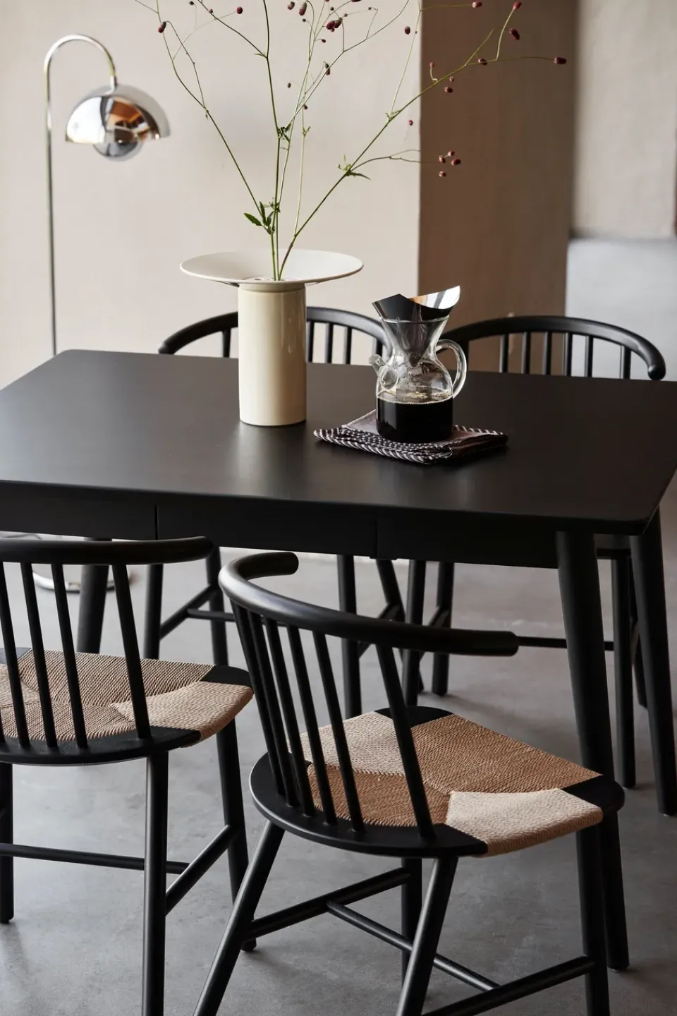 NJRD Chairs*VIOR dining chair wicker seat, Black lacquered oak-nature Beige