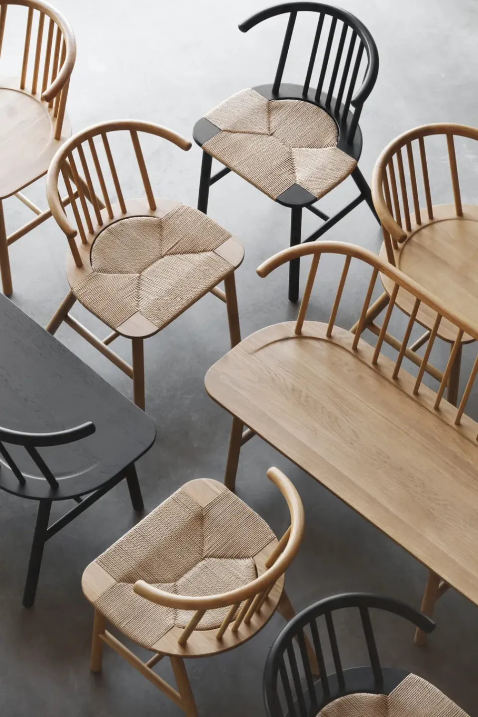 NJRD Chairs*VIOR dining chair wicker seat, Black lacquered oak-nature Beige