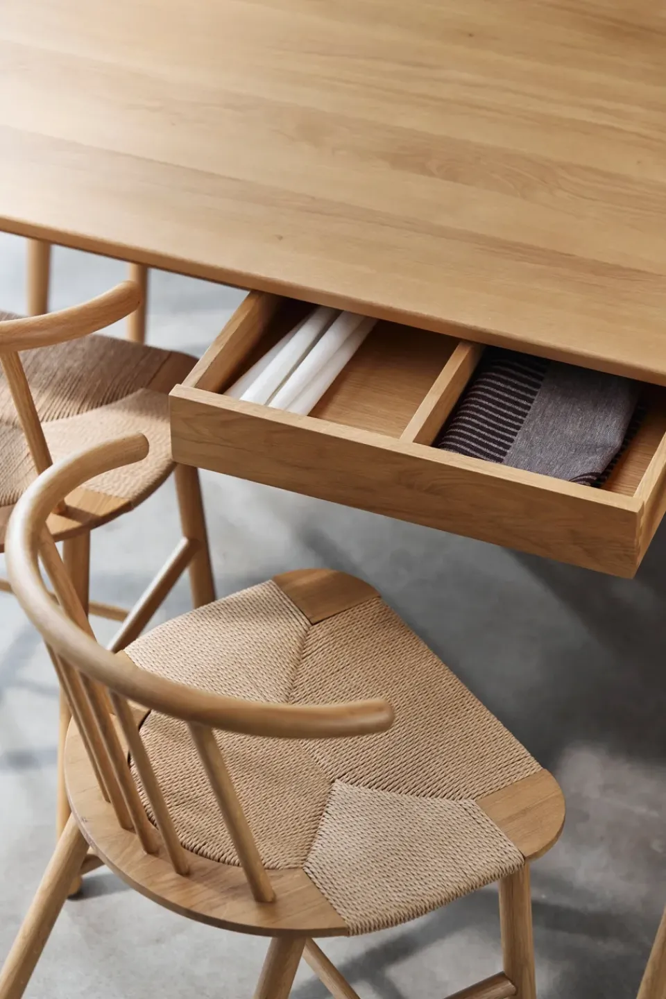 NJRD Dining Tables*VIOR dining table 90x120 cm, Lacquered oak Beige